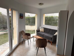 Smart TV, video games, DVD player, ping pong