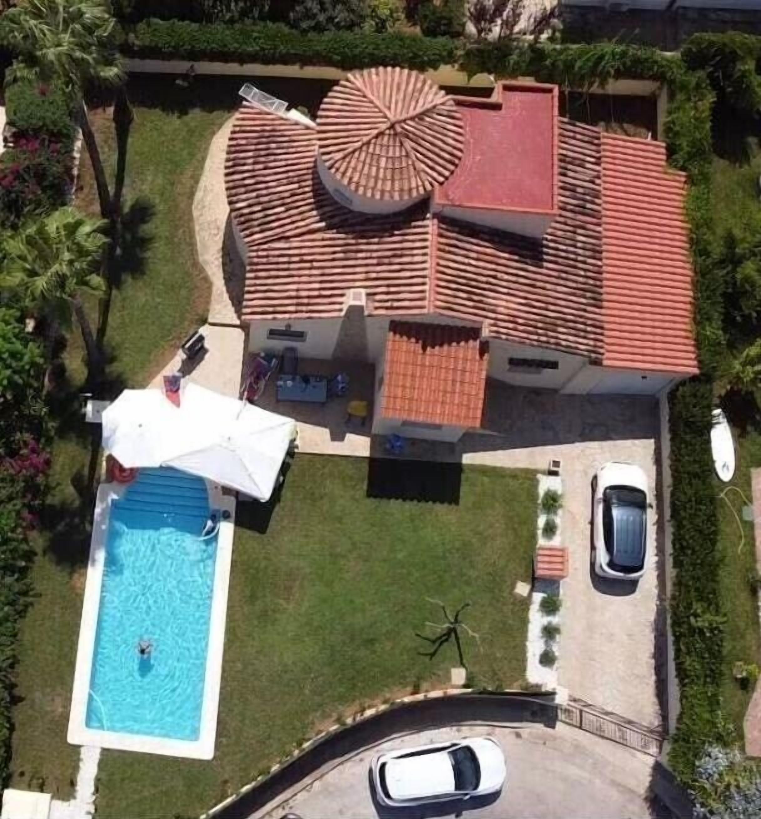 Villa with pool close to the beach