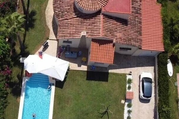 Villa with pool close to the beach