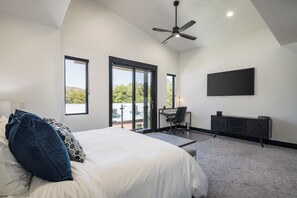 3 bedrooms, desk, WiFi, bed sheets