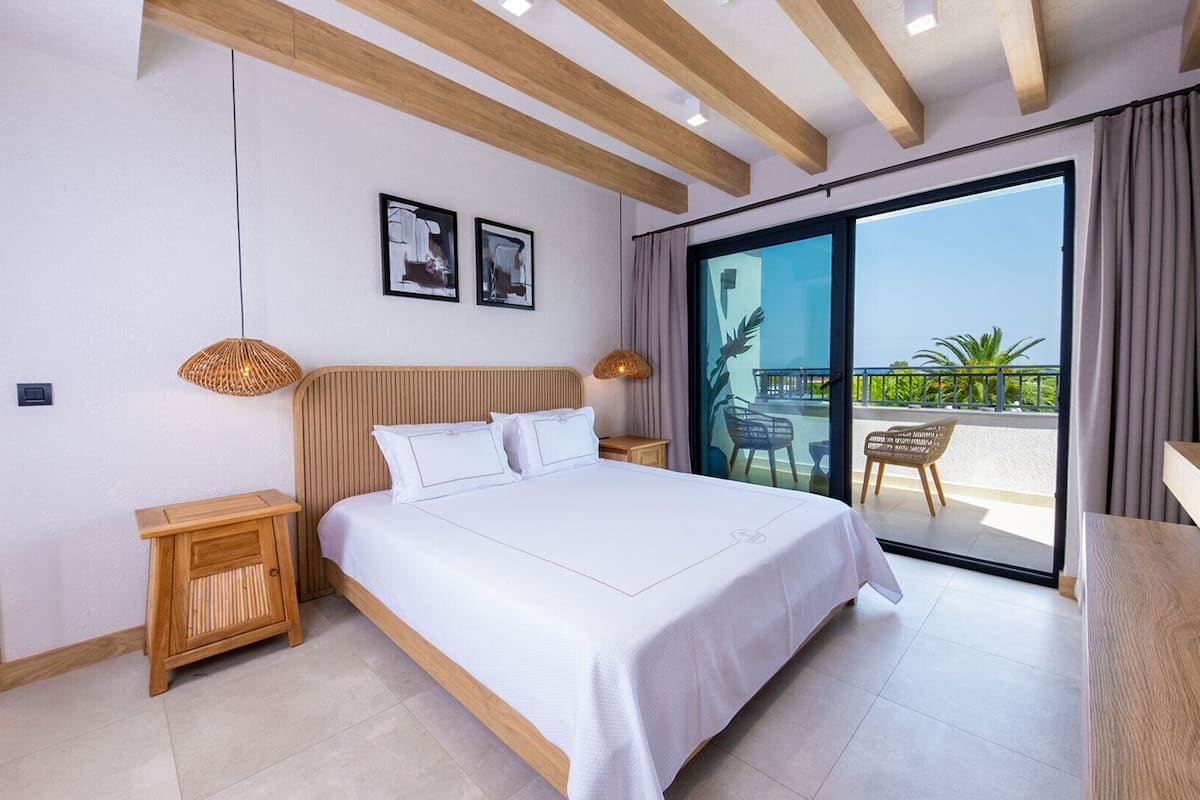 1 bedroom, hypo-allergenic bedding, Select Comfort beds, minibar