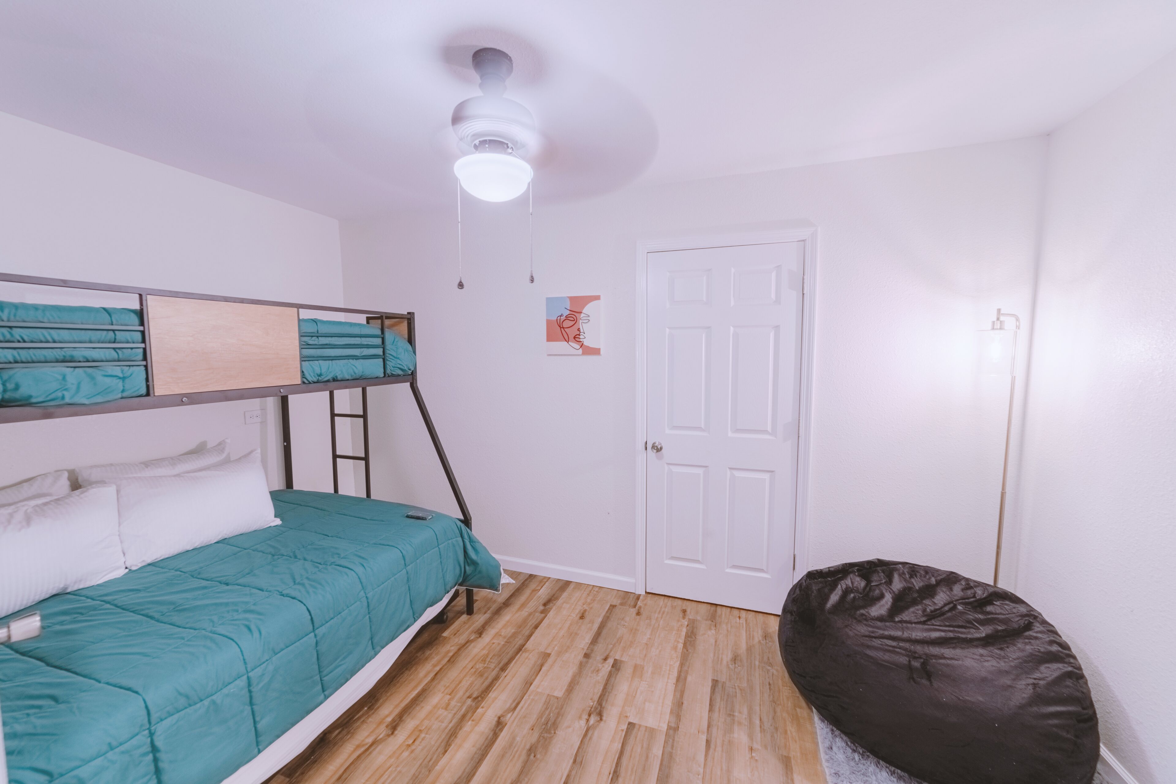 New & Modern | 3/2 | 3mi fm Silos | EV Charging!