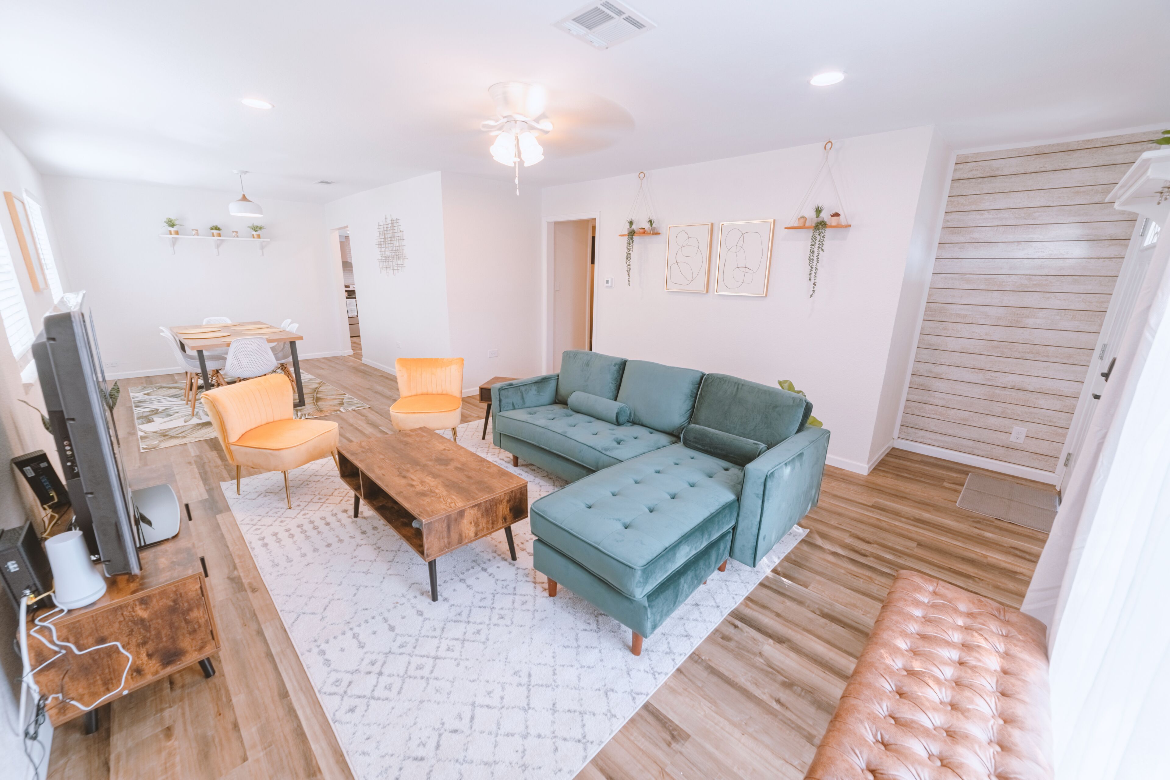 New & Modern | 3/2 | 3mi fm Silos | EV Charging!