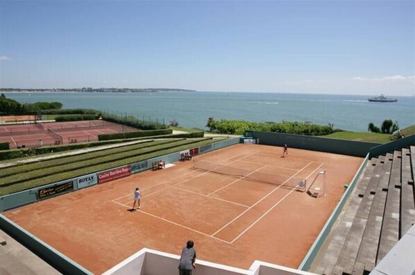 Sport court - New: waterfront apartment.... L'Auguste welcomes you! (Royan)