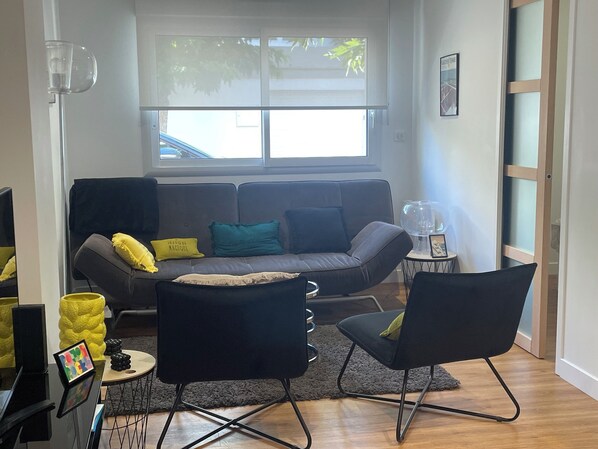 Living area - New: waterfront apartment.... L'Auguste welcomes you! (Royan)