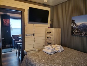 4 bedrooms, free WiFi, bed sheets - Pikes Peak Views: One Block to Downtown (Woodland Park)