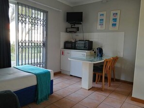 Basic Double Room | Bathroom | Slippers, towels