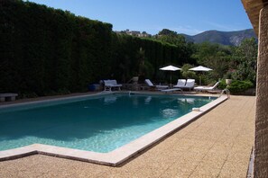 حمّام سباحة خارجي