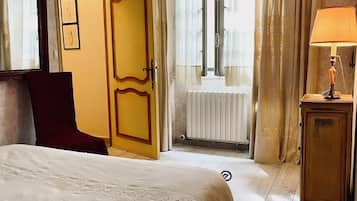 5 bedrooms, free WiFi, bed sheets, wheelchair access