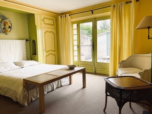 5 عدّة غرف نوم وواي فاي مجانًا وملاءات أسرّة