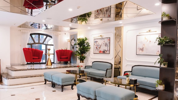 Lobby sitting area - Hồng Vận Hotel (Hanoi)