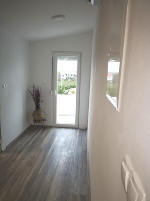 Appartement Romantique, 1 chambre, balcon, vue jardin | Décoration personnalisée, ameublement personnalisé, rideaux occultants