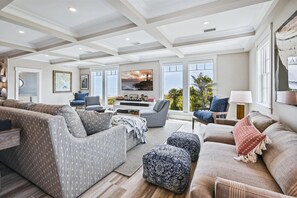 Smart TV - 8 Terra Bella Trace, Oceanfront, Roof Top Deck, Pool, Free Golf (Hilton Head Island)