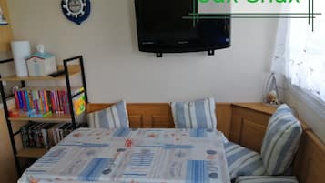 Chalet | 2 bedrooms, iron/ironing board, free WiFi, bed sheets