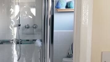 Chalet | Kamar mandi | Shower, pengering rambut, dan handuk