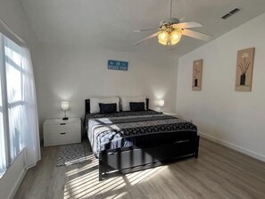 4 bedrooms, iron/ironing board, WiFi, bed sheets - Cozy 4BR Home in Hampton Lakes, Pool & Games Room! (Davenport)