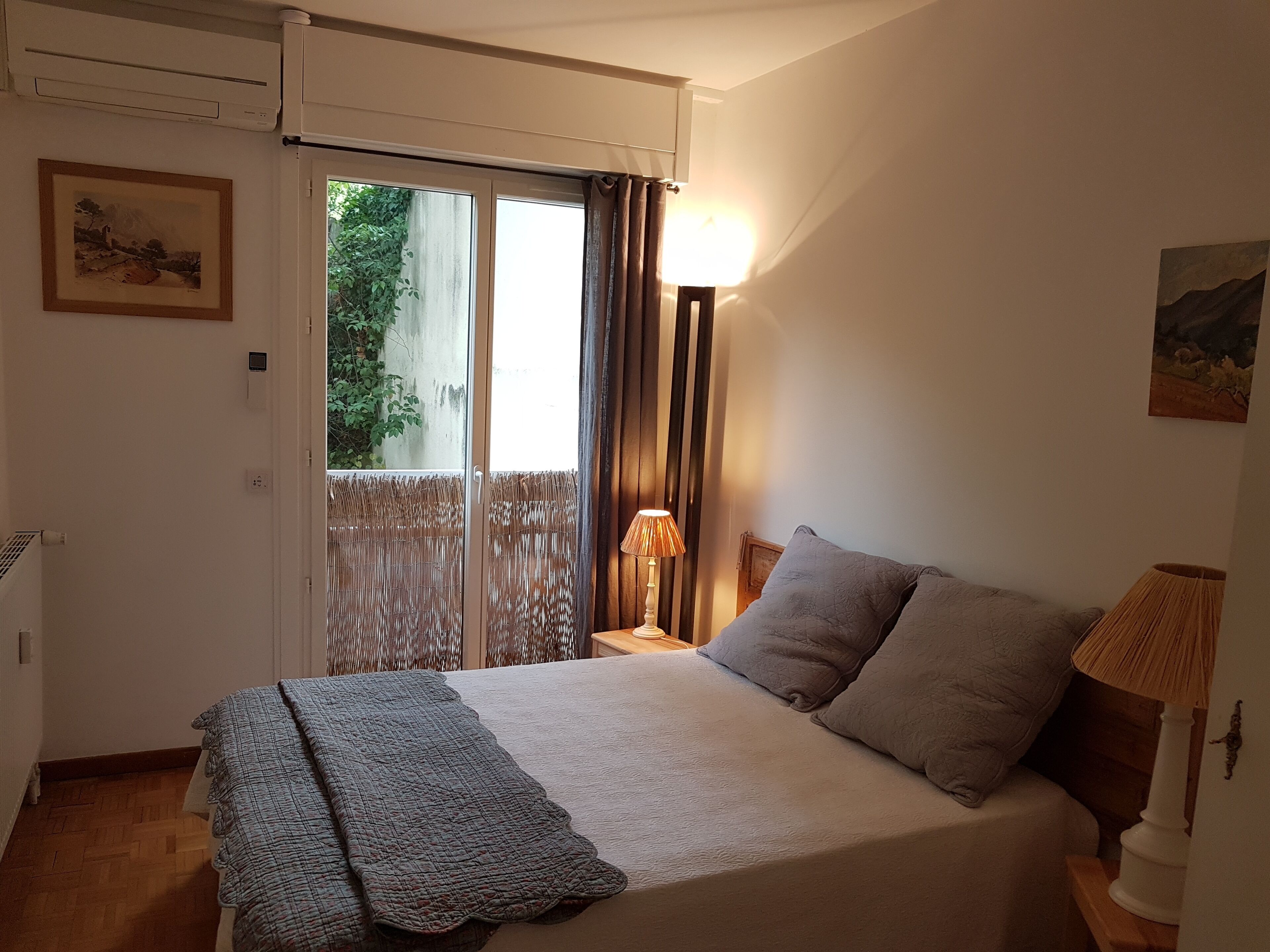 1 slaapkamer, een bureau, een strijkplank/strijkijzer, gratis wifi