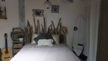 4 slaapkamers, een bureau, een strijkplank/strijkijzer, gratis wifi