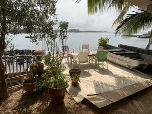 تناول الطعام بالخارج