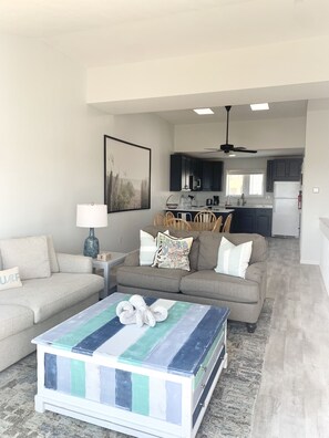 Smart TV - Oceanfront 2BD/2BA with Pool and Private Beach Access in the Heart of Everything (Kill Devil Hills)
