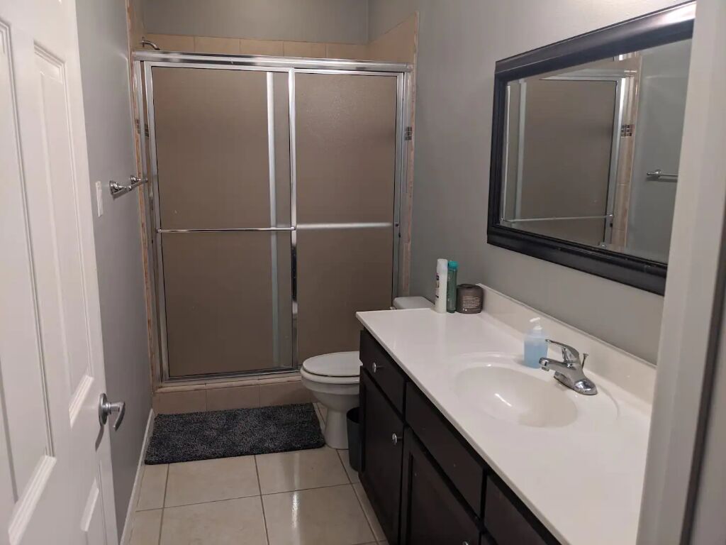 Modern Apt B · 2 Bedrooms/2 Bathrooms — Great Location!