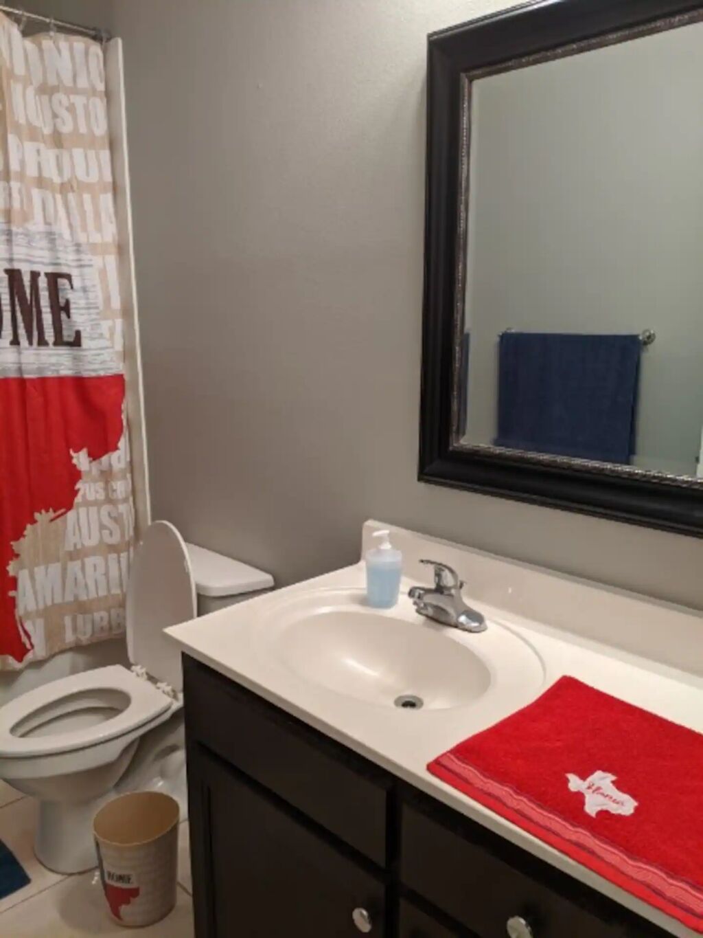 Modern Apt B · 2 Bedrooms/2 Bathrooms — Great Location!