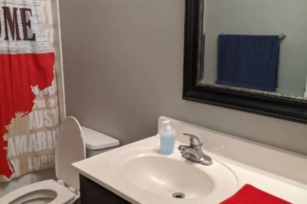 Modern Apt B · 2 Bedrooms/2 Bathrooms — Great Location!