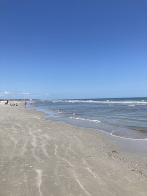 靠近海滩、沙滩椅