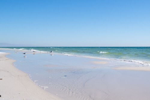 Dune Allen Beach House •Walk or Ride Golf Cart to Dinner • Steps To Beach Access