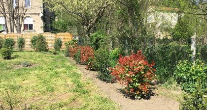 MAISON 6 personnes + 2 enfants
Au pieds des Cévennes
Jardin de 2500 mÂČ clĂŽturĂ©