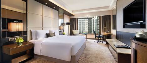 Artsy King Studio | Minibar, desk, laptop workspace, iron/ironing board