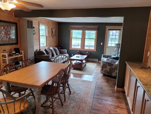 Smart TV, DVD player, video library - A Stone's Throw from Lake Superior, the bay and downtown pet friendly (Grand Marais)