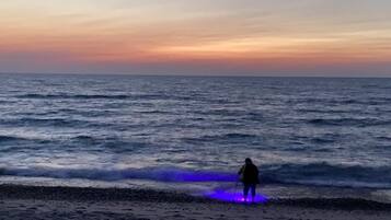 Plage à proximité, chaises longues