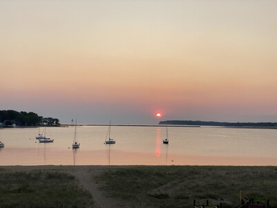 A Stone's Throw from Lake Superior, the bay and downtown pet friendly