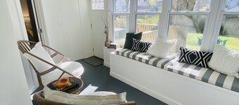 2 Blocks to Oaklawn Casino, 1 Mile to  Majestic Park, & 1 Mile to Downtown