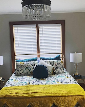 2 slaapkamers, een strijkplank/strijkijzer, gratis wifi, beddengoed