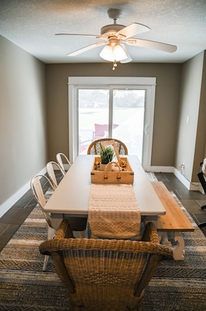 Dining - House on the Golf Course with 6-Seater Golf Cart - 1 mi to Beach/Shopping/Food (Miramar Beach)
