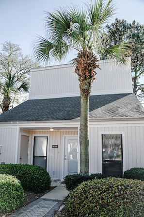 Exterior - House on the Golf Course with 6-Seater Golf Cart - 1 mi to Beach/Shopping/Food (Miramar Beach)