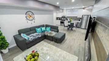 Smart TV, fireplace