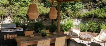 Secluded Family Villa with Pool & Seaview. 20 min. from beach.