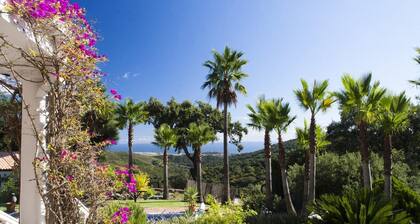 Familien Villa mit Schwimmbad & Seeblik. 15 min. from beach.