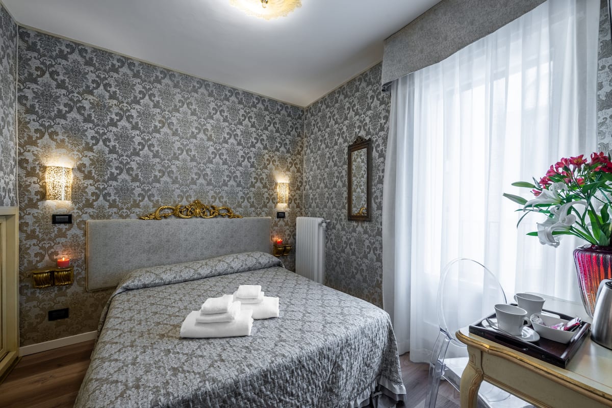 Tweepersoonskamer, terras | Hypoallergeen beddengoed, een minibar, individueel gedecoreerd