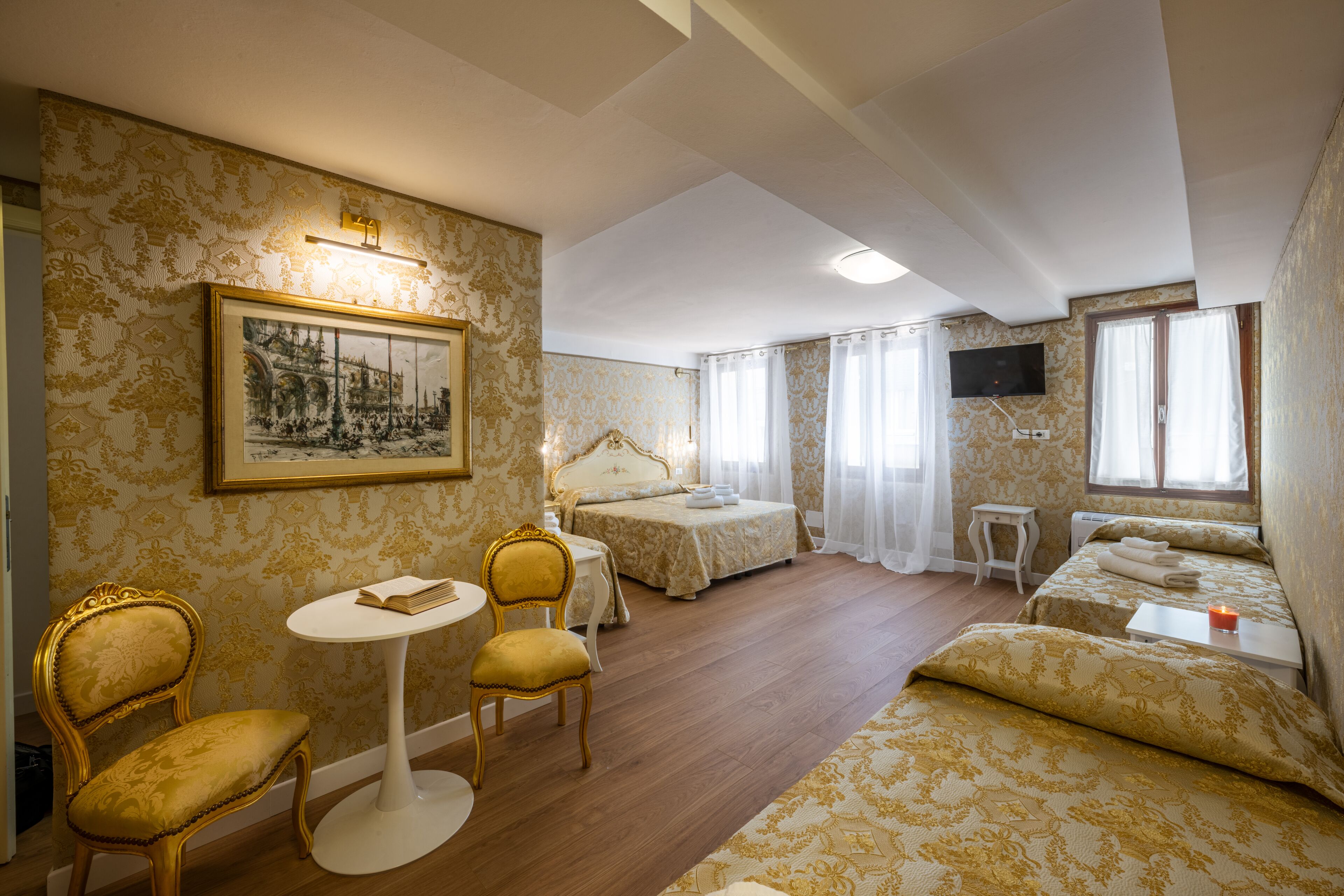 Familienzimmer, Annex | Allergikerbettwaren, Minibar, individuell dekoriert