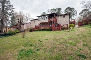 Exterior - Huge Yard /Pool Table/ Double Decks 5beds/3Ba (Lawrenceville)