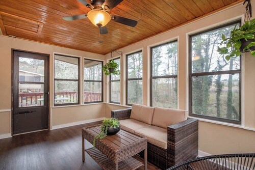 Huge Yard /Pool Table/ Double Decks 5beds/3Ba