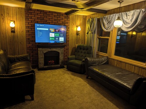 Entire Home - 4 Bedroom - Sleeps 10 Canandaigua - Steps Off Main St / Downtown