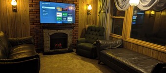 Entire Home - 4 Bedroom - Sleeps 10 Canandaigua - Steps Off Main St / Downtown