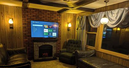 Entire Home - 4 Bedroom - Sleeps 10 Canandaigua - Steps Off Main St / Downtown