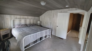 4 chambres, bureau, fer et planche à repasser, accès au Wi-Fi (inclus)