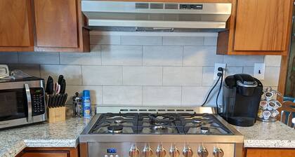 Entire Home - 4 Bedroom - Sleeps 10 Canandaigua - Steps Off Main St / Downtown